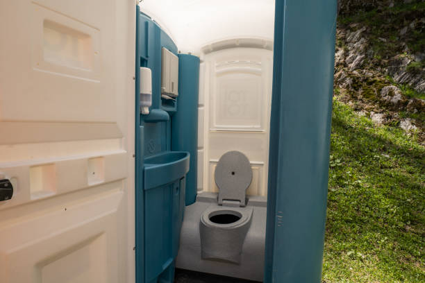 Best Portable restroom trailer rental  in Clearlake Oaks, CA